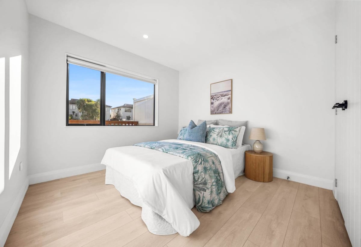 750m2 section backs directly onto a reserve, 2 kitchens 6 beds (2 ensuites) 5 baths house, triple garage, 2 beds granny, 9 Wyon Way, Flat Bush, Auckland