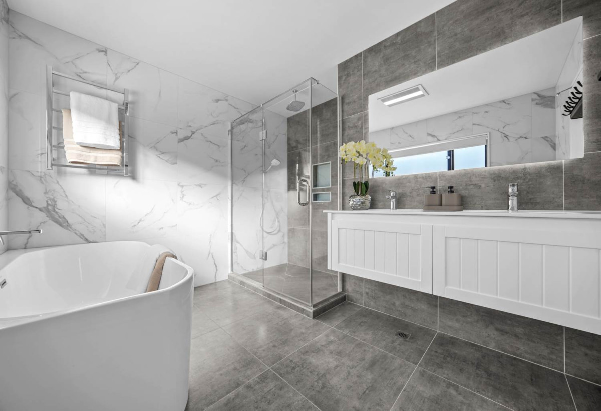 750m2 section backs directly onto a reserve, 2 kitchens 6 beds (2 ensuites) 5 baths house, triple garage, 2 beds granny, 9 Wyon Way, Flat Bush, Auckland