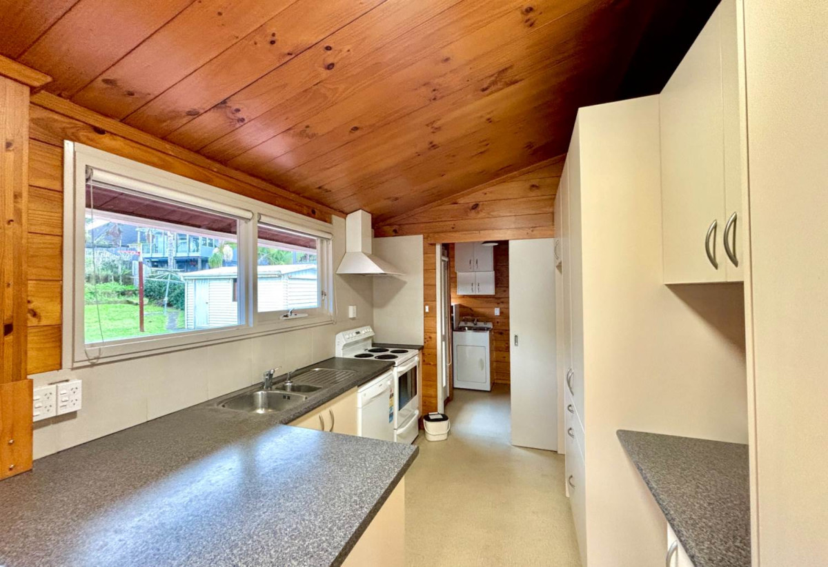 For rent, Macleans College zone, 3 beds 1 bath house with garage, available 3rd July, 4 Micawber Place, Mellons Bay