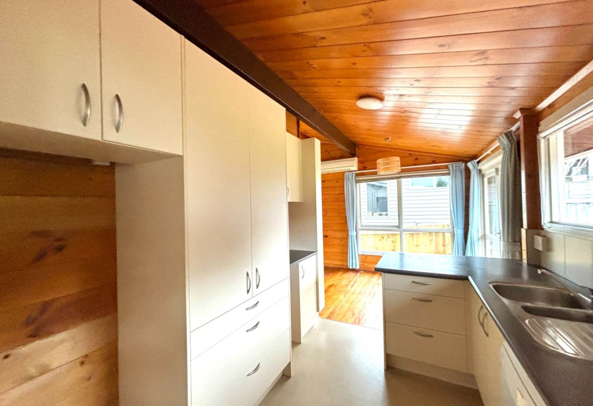 For rent, Macleans College zone, 3 beds 1 bath house with garage, available 3rd July, 4 Micawber Place, Mellons Bay