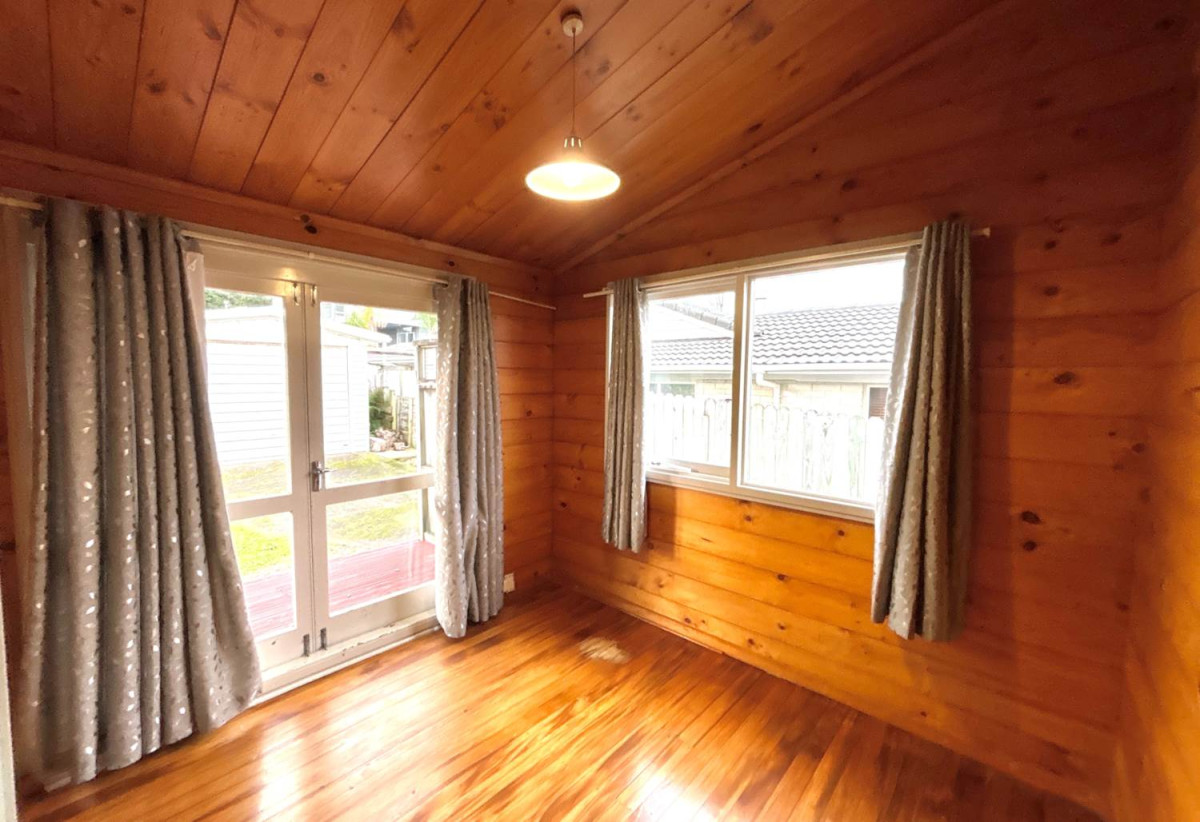 For rent, Macleans College zone, 3 beds 1 bath house with garage, available 3rd July, 4 Micawber Place, Mellons Bay