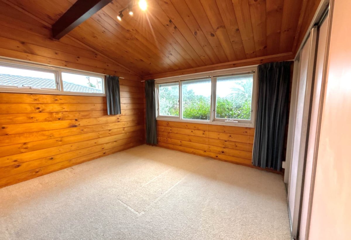 For rent, Macleans College zone, 3 beds 1 bath house with garage, available 3rd July, 4 Micawber Place, Mellons Bay