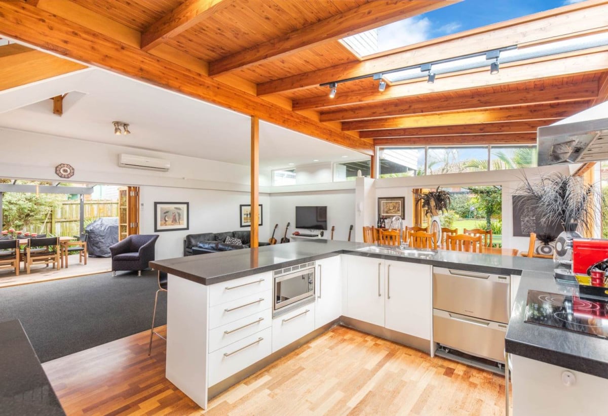 For rent, Macleans College zone, 4 beds 3 baths house with double garage, available 10th July, 16 Sorrel Crescent, Bucklands Beach, Auckland