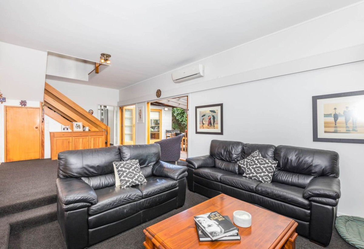 For rent, Macleans College zone, 4 beds 3 baths house with double garage, available 10th July, 16 Sorrel Crescent, Bucklands Beach, Auckland
