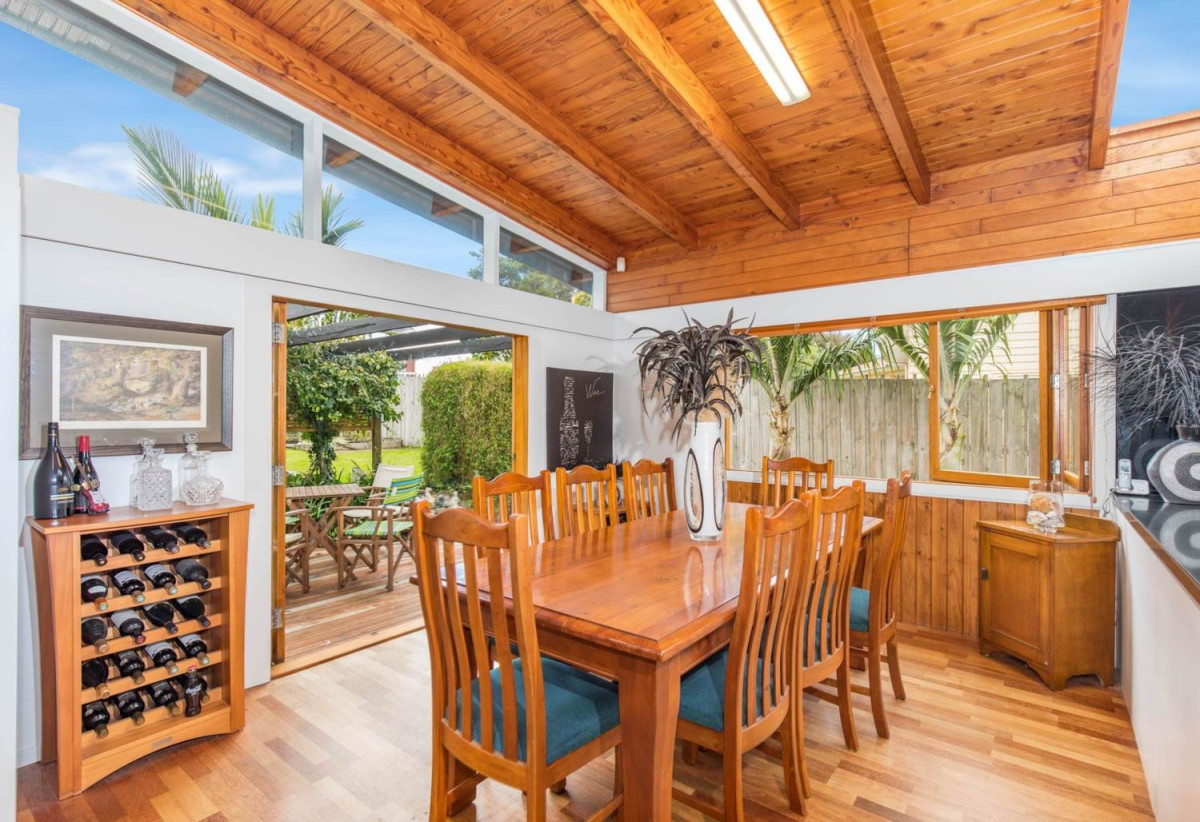 For rent, Macleans College zone, 4 beds 3 baths house with double garage, available 10th July, 16 Sorrel Crescent, Bucklands Beach, Auckland