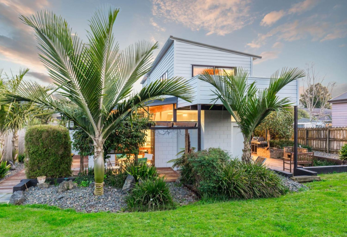 For rent, Macleans College zone, 4 beds 3 baths house with double garage, available 10th July, 16 Sorrel Crescent, Bucklands Beach, Auckland
