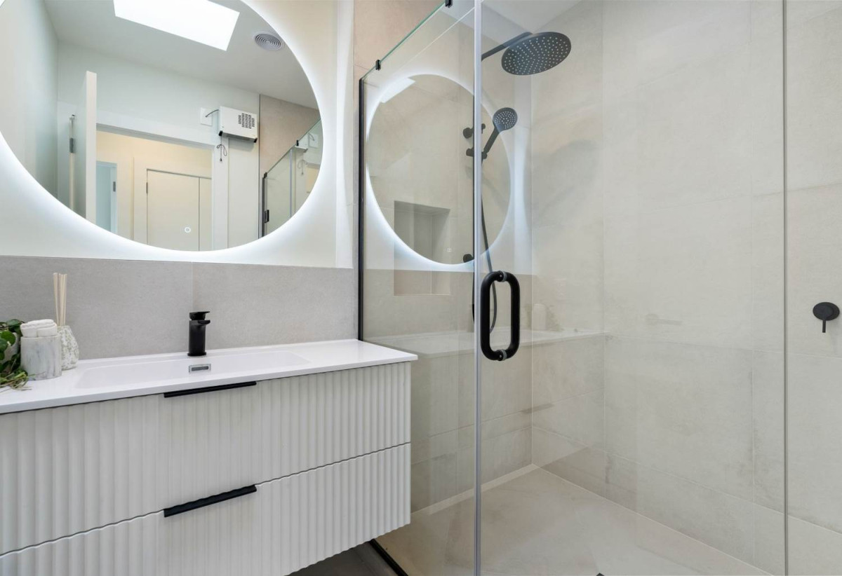 Freehold 4 beds (2 ensuites) 3.5 baths home, double garage, 1 ensuite ground floor, 3 + 1 layout, Lift infrastructure installed for future lift installation, Daikin rooftop heating and cooling system, Bluetooth audio system to kitchen and living areas, 2/2 Valonia Street, Mt Roskill, Auckland