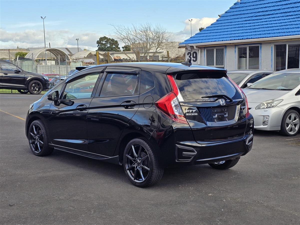 2016 Honda Fit Hybrid !! Leather Seats !! Hatchback Automatic, Black, 5 seats, New Import, 1,490 cc, 94,779 km