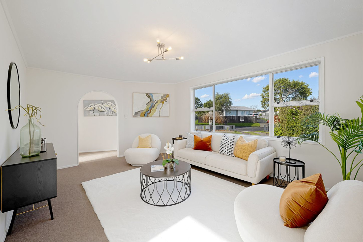 Motivated Vendor with Retirement Plans, 615m2 section, Renovated 3 beds + Flexi room 1 bath house with standalone double garage, close to schools, Lincoln Road’s shops, supermarkets, motorway access, 85 Riverpark Crescent, Henderson, Auckland