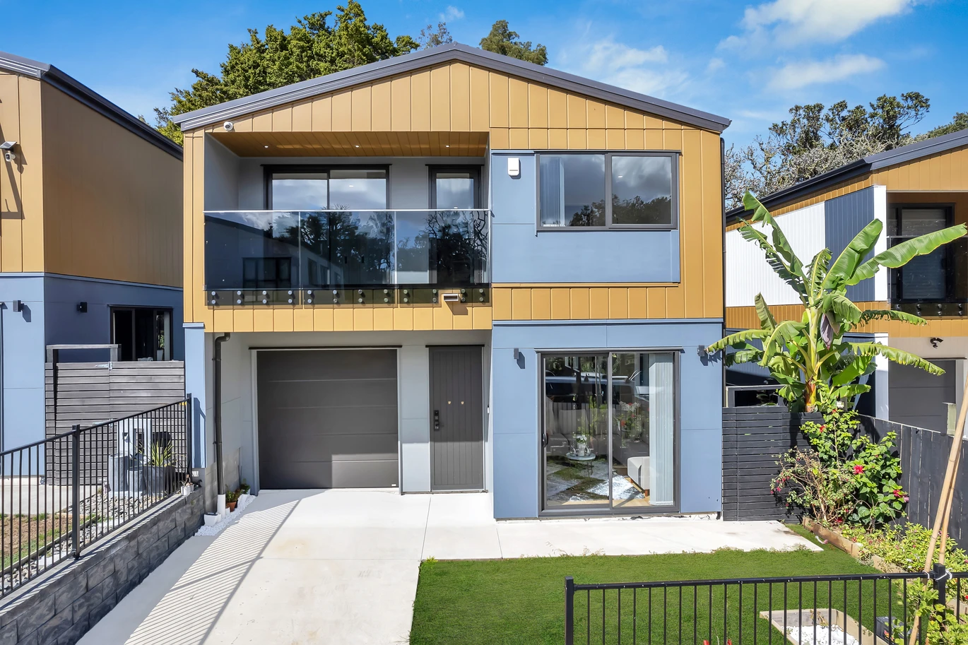 Owners relocating, Next to the Reserve-Mission Heights, Standalone 4 beds 2.5 baths house with garage, close to Ormistonshopping centre, zoned for Mission Heights Primary and Junior college, 13 Pumau Place Flat Bush, Auckland