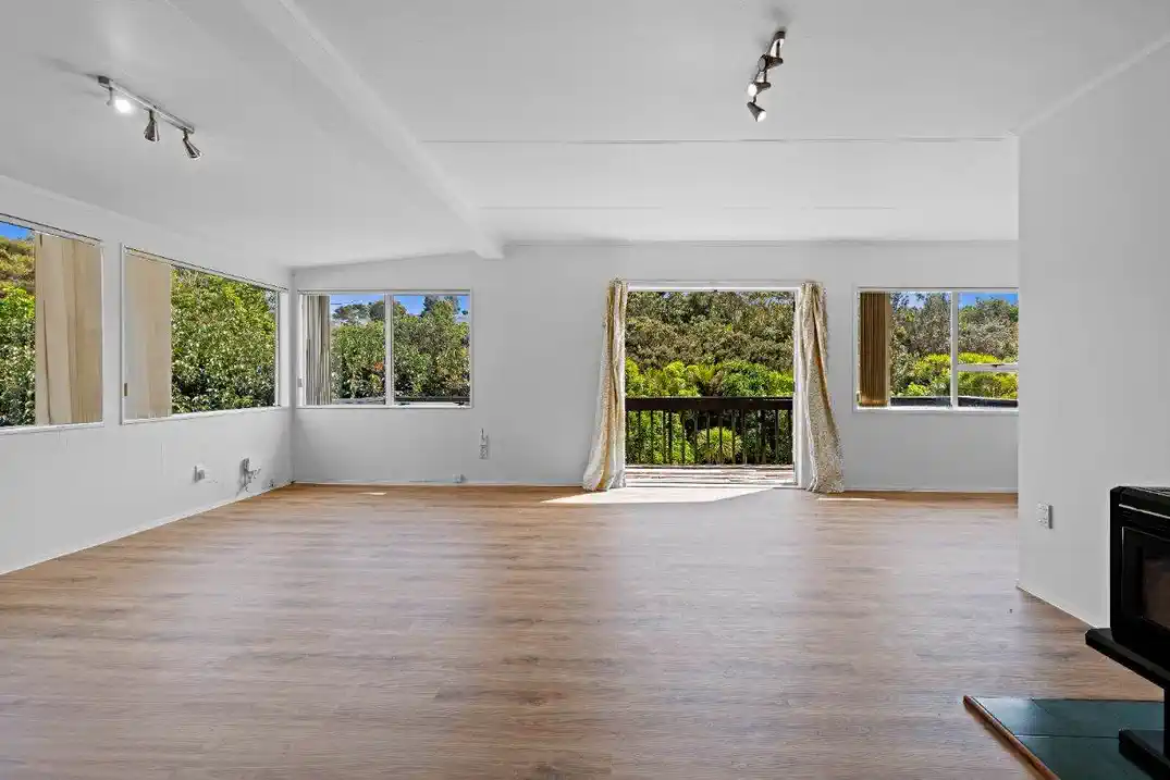 1148m2 section with RC approved for 2 lots, Lot 1, an existing 4 beds 2 baths house on 548m2 section, Lot 2, 600m2 section, Close to schools, parks, shops, 0.9 km to Windy Ridge School, 1.7 km to Glenfield Intermediate School, 35 Domain Road, Glenfield, Auckland