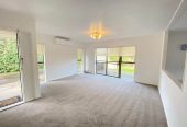 For rent, Macleans College zone, No smoking, 3 beds 1 bath home, available now, 44A Vivian Wilson Drive, Eastern Beach, Auckland