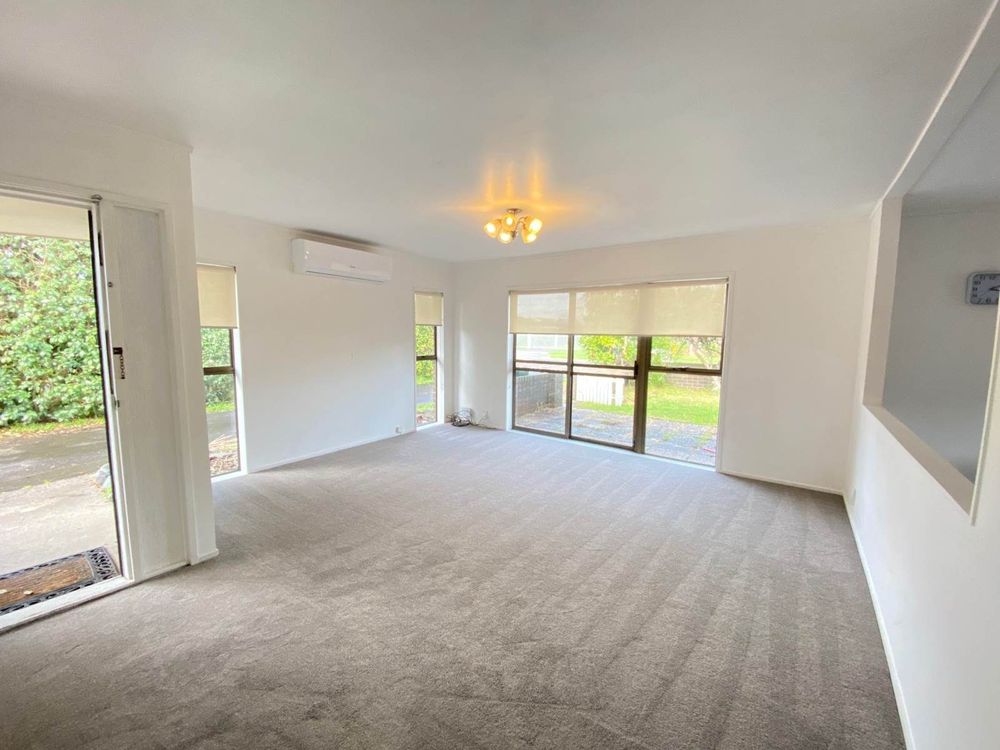 For rent, Macleans College zone, No smoking, 3 beds 1 bath home, available now, 44A Vivian Wilson Drive, Eastern Beach, Auckland