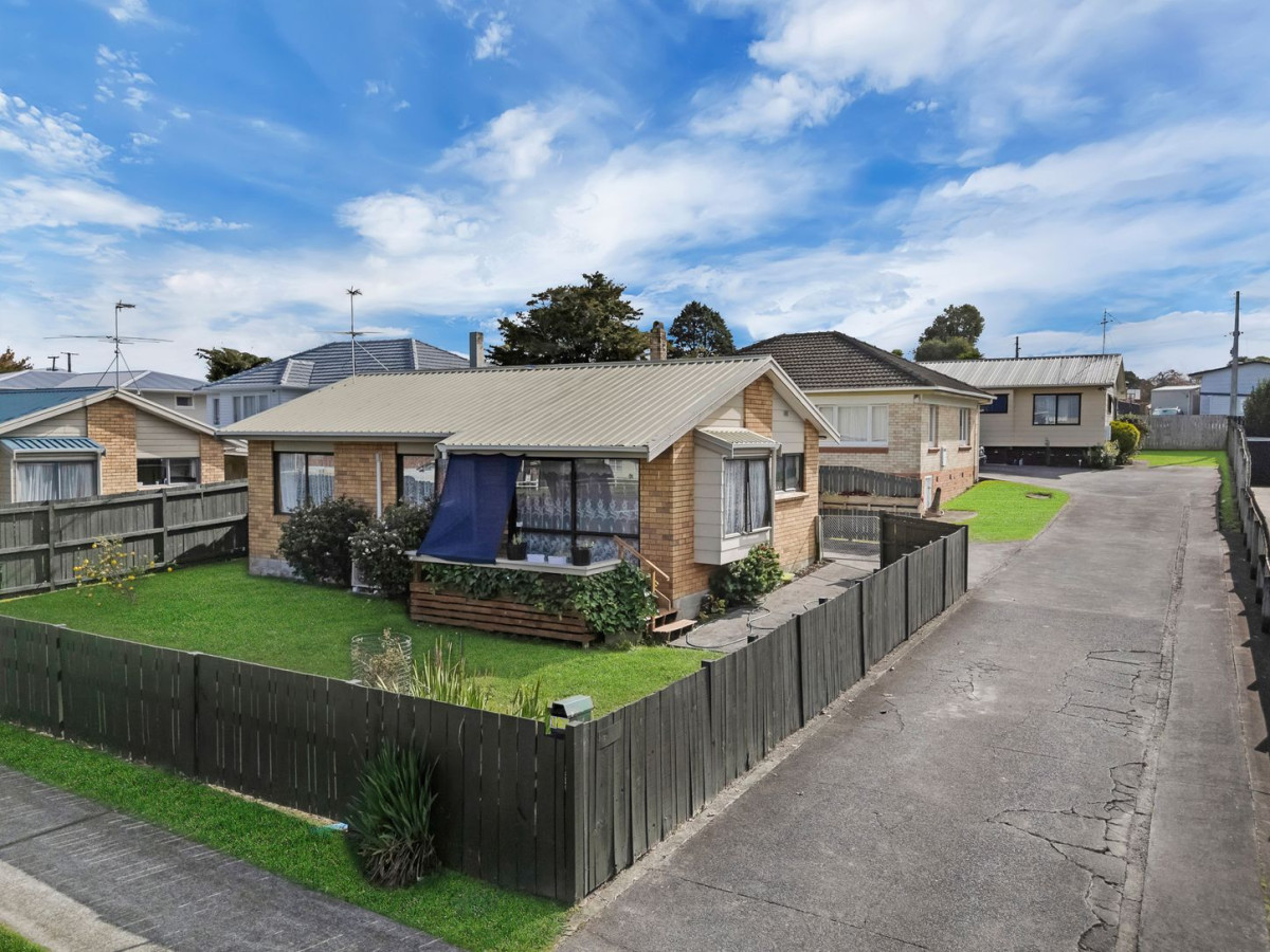 1058m2 section, 3 Standalone 2 beds 1 bath home with car parks, close to transport, shops, schools, and amenities, 22 Ingram Street, Papakura, Auckland