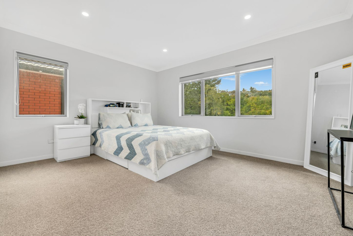 456m2 section, 2 Kitchens, 364m2 8 beds (4 ensuites) 6.5 baths house with double garage and 2 beds granny, close to reserve, schools, Ormiston town centre, 40 Rashni Road, Flat Bush, Auckland