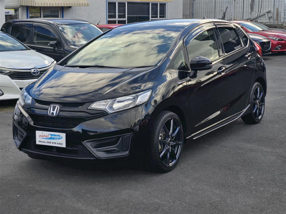 2016 Honda Fit Hybrid !! Leather Seats !! Superb condition !! Hatchback Automatic, 5 seats, Black, Hybrid, 1,490 cc, 94,779 km