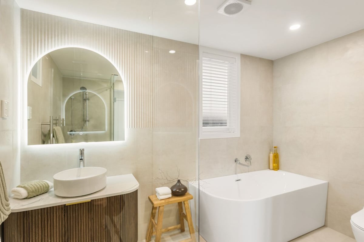 152m2 Renovated 3 beds 2 baths house with double carport, heritage charm with modern ease – a residence designed for those who appreciate authenticity, quality, and a lifestyle to match. 94 West End Road, Westmere, Auckland