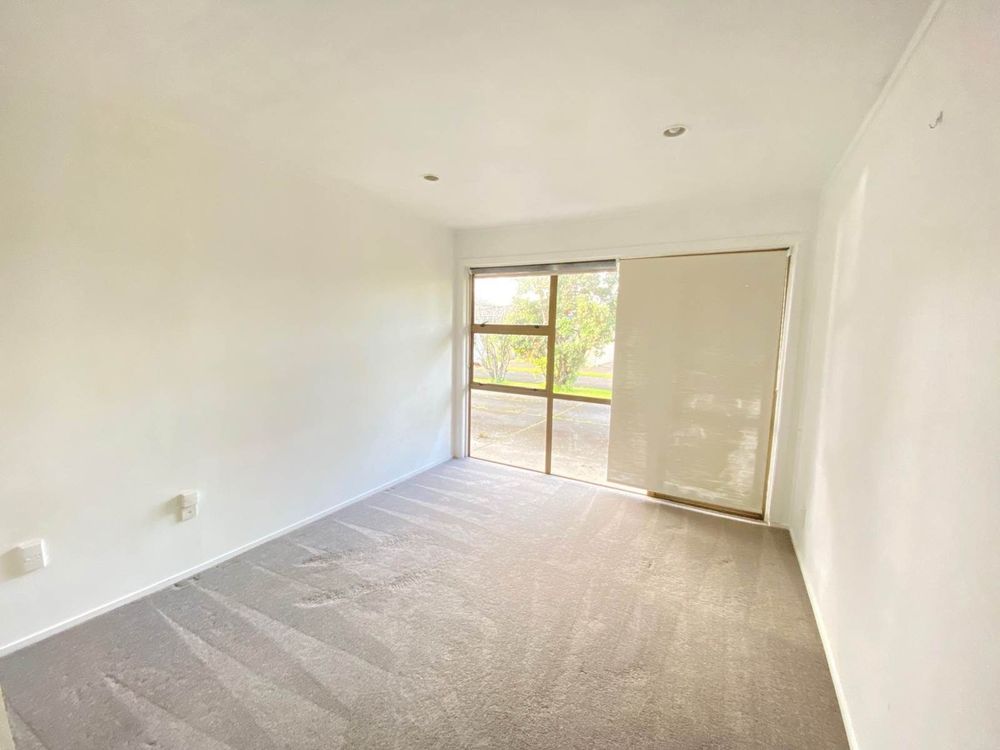 For rent, Macleans College zone, No smoking, 3 beds 1 bath home, available now, 44A Vivian Wilson Drive, Eastern Beach, Auckland