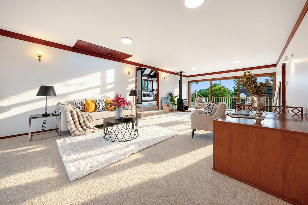Must sell- Vendor moving to Australia, Home and Income on 1148m2 section, Two separate homes, 271sqm floor area, Main home: 4 bedrooms, 2 living areas, 3 bathrooms, single garage, Secondary home: 1 bedroom, 1 living area, 1 bathroom, double garage, Two water meters and three power meters, Zoned for Torbay School, Northcross Intermediate and Long Bay College, 14 Glamorgan Drive, Torbay, Auckland