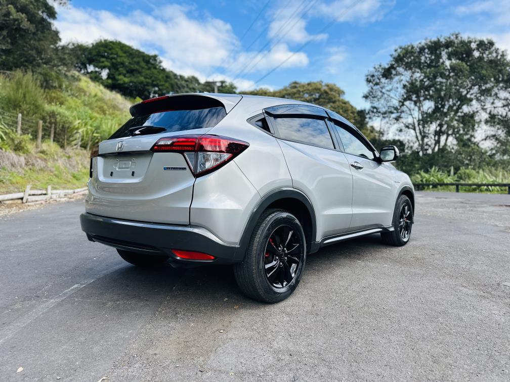2015 Honda Vezel HYBRID !! HIGH SPEC !! RV/SUV Tiptronic, 5 seats, Silver,New Import, Hybrid, Petrol, 1,500 cc, 28,926 km