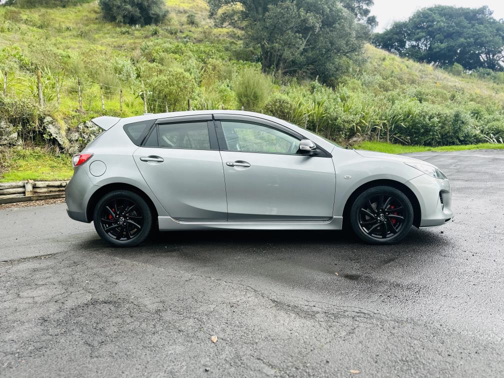 2013 Mazda Axela SPORTS !! STUNNING ALLOYS !! Hatchback Tiptronic, 5 seats, Silver, New Import, Petrol, 1,500 cc, 54,885 km