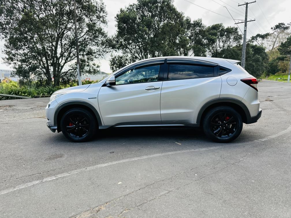 2015 Honda Vezel HYBRID !! HIGH SPEC !! RV/SUV Tiptronic, 5 seats, Silver,New Import, Hybrid, Petrol, 1,500 cc, 28,926 km