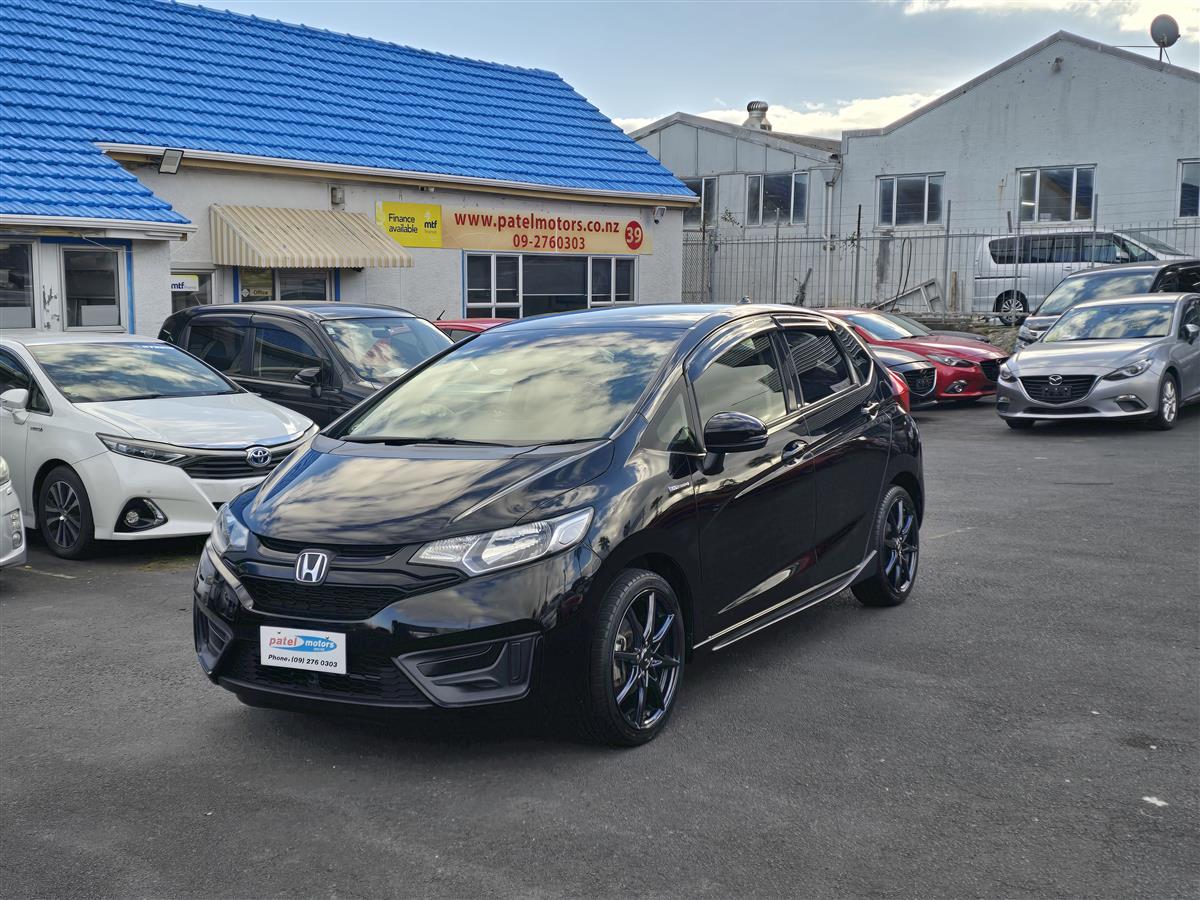 2016 Honda Fit Hybrid !! Leather Seats !! Hatchback Automatic, Black, 5 seats, New Import, 1,490 cc, 94,779 km