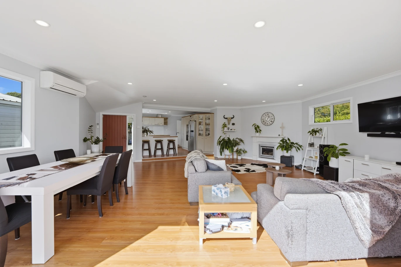 909m2 section, 158m2 4 beds 2 baths main houe PLUS a separate wing/sleepout with a 5th bedroom, bathroom, and covered deck, a massive covered patio with a professional-grade wood-fired pizza oven and a fully equipped outdoor bar area, a large carport, close to reserves, local shops, schools, 23 Tabitha Crescent Henderson, Auckland