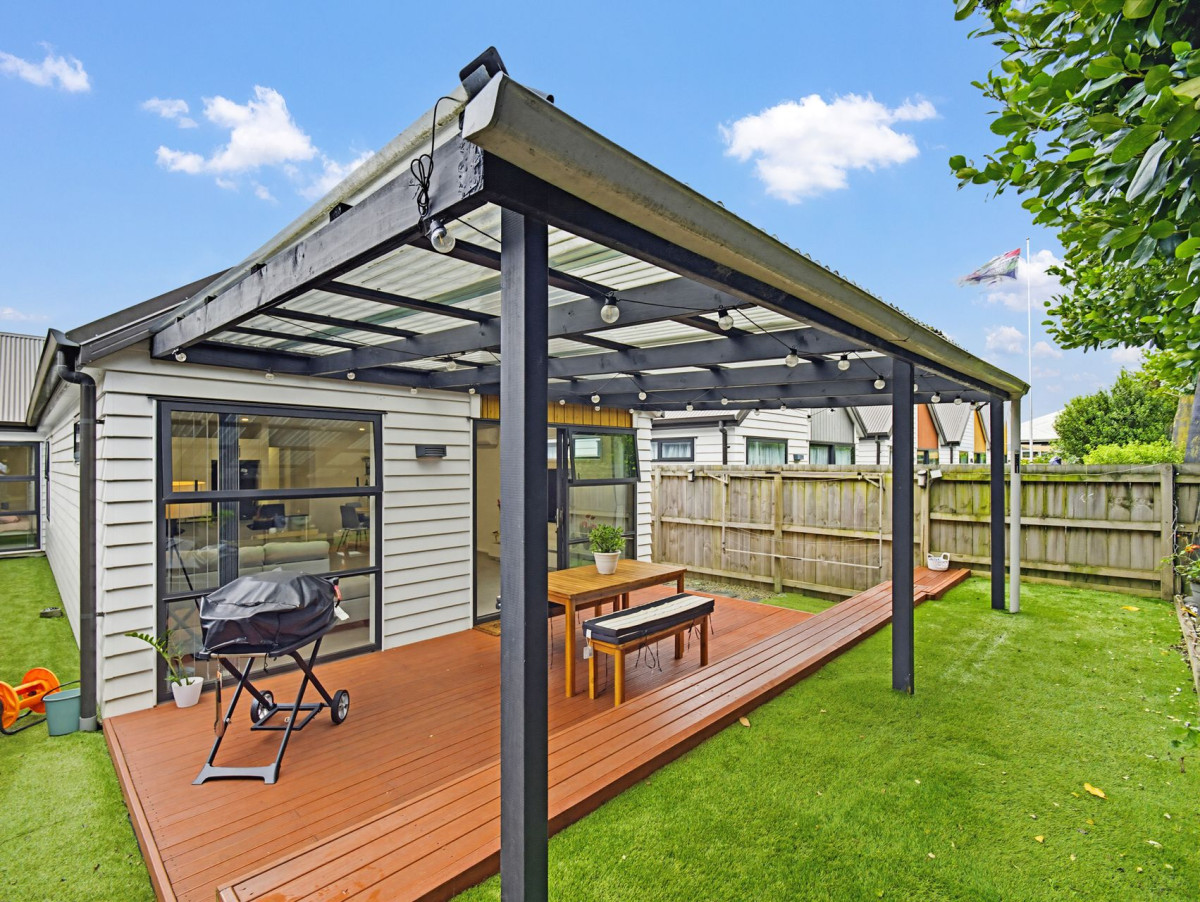 122m2 3 beds 1 bath home with garage on 240m2 section, Close to Papakura town centre, schools, parks, easy motorway access, 7B Pakaraka Drive, Papakura, Auckland