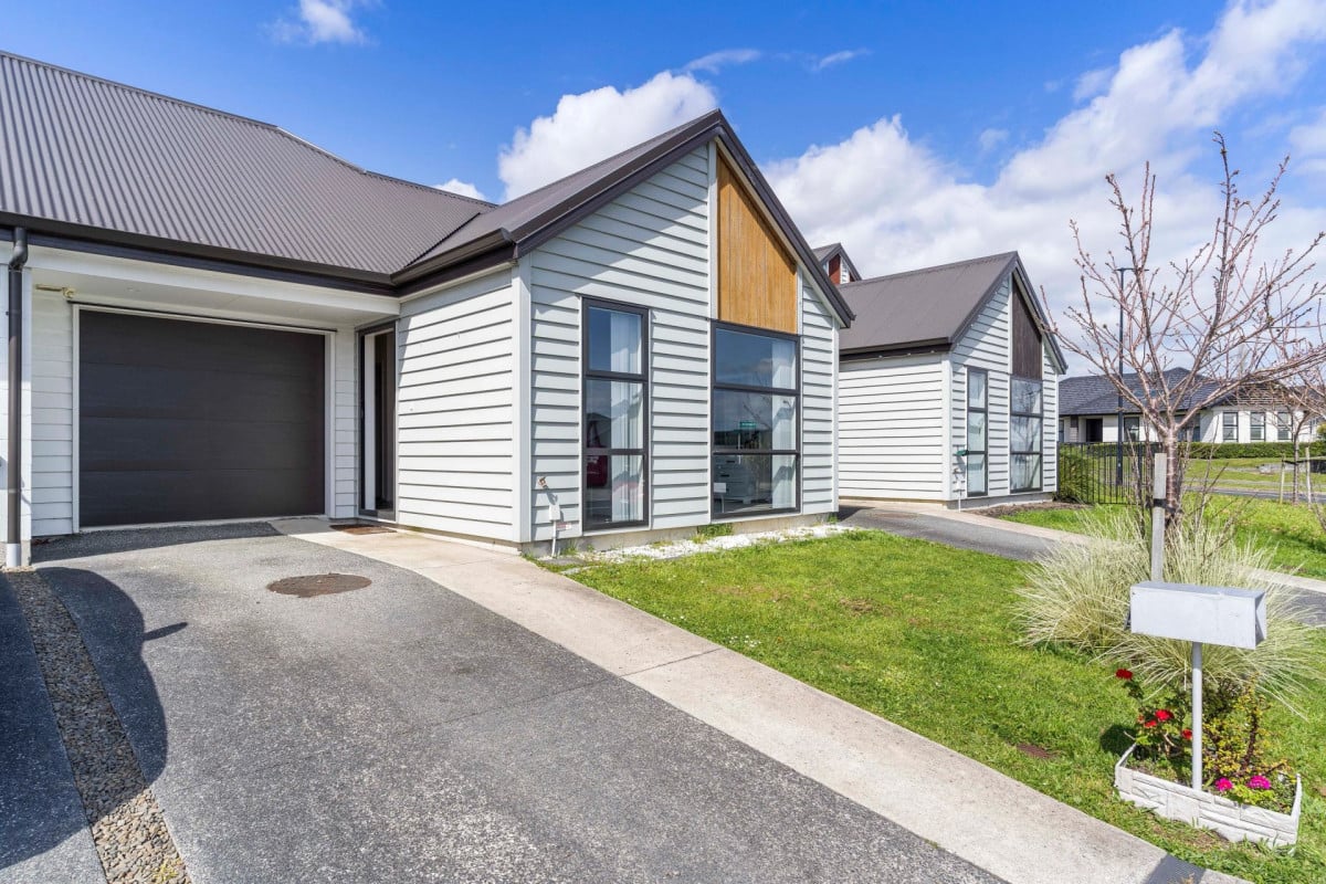 122m2 3 beds 1 bath home with garage on 240m2 section, Close to Papakura town centre, schools, parks, easy motorway access, 7B Pakaraka Drive, Papakura, Auckland