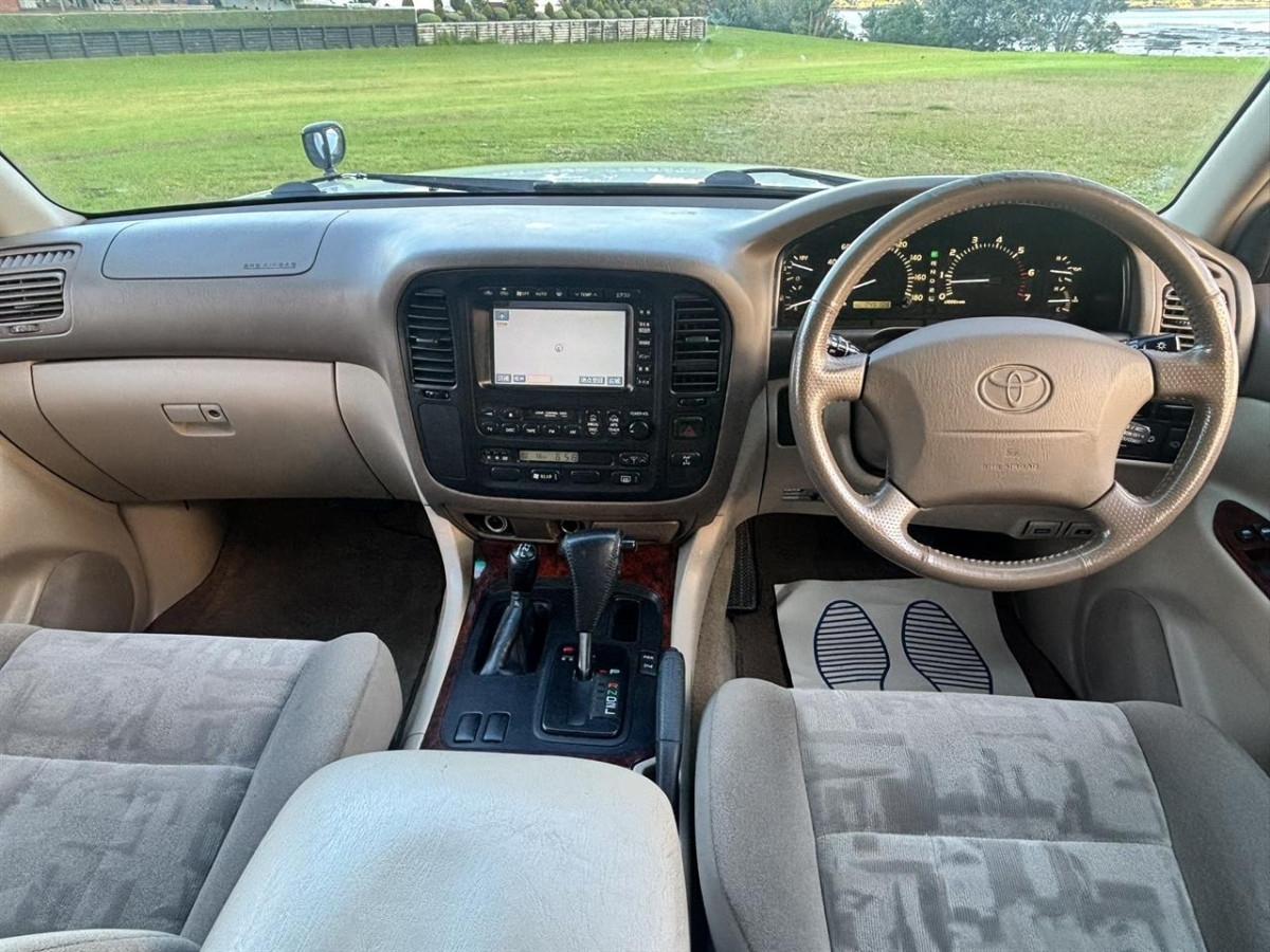 2001 Toyota Land Cruiser VX Limited, 5 Door, Station Wagon, 4-Speed Auto, 4WD, 8 seats, 4700cc, Petrol, 246,110km