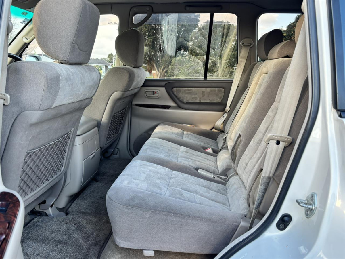 2001 Toyota Land Cruiser VX Limited, 5 Door, Station Wagon, 4-Speed Auto, 4WD, 8 seats, 4700cc, Petrol, 246,110km