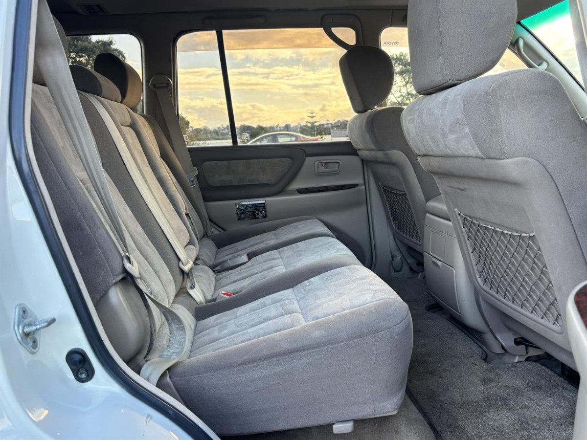 2001 Toyota Land Cruiser VX Limited, 5 Door, Station Wagon, 4-Speed Auto, 4WD, 8 seats, 4700cc, Petrol, 246,110km