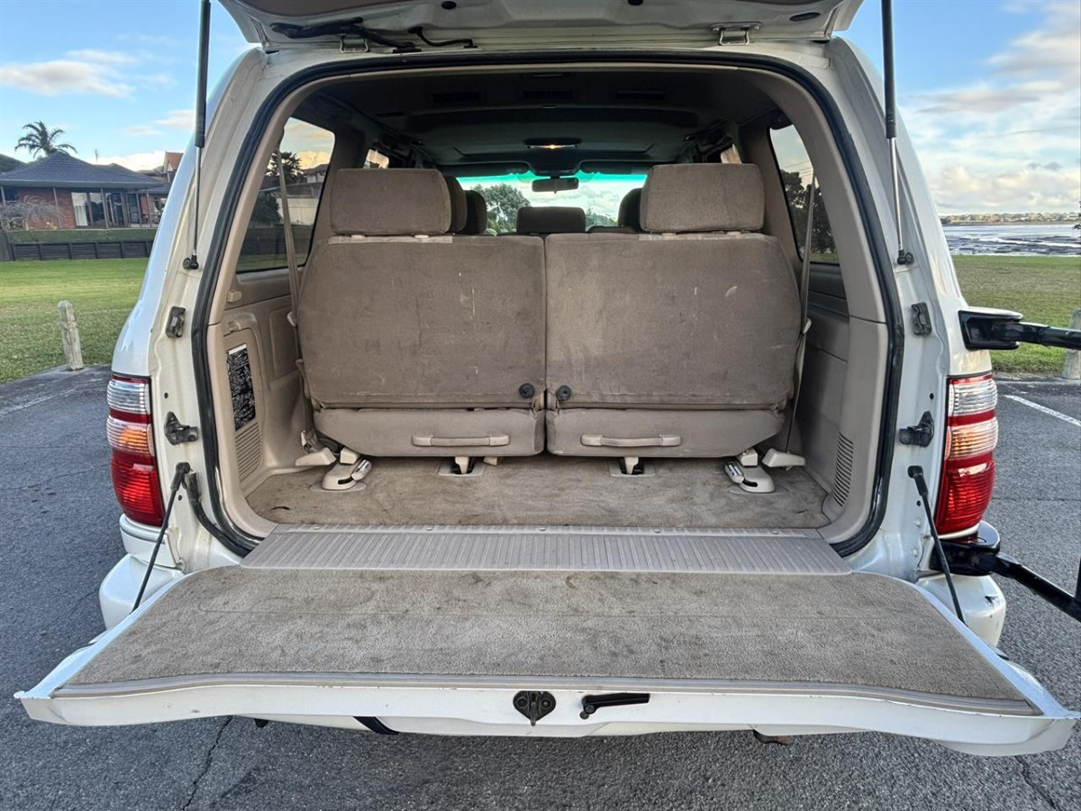 2001 Toyota Land Cruiser VX Limited, 5 Door, Station Wagon, 4-Speed Auto, 4WD, 8 seats, 4700cc, Petrol, 246,110km
