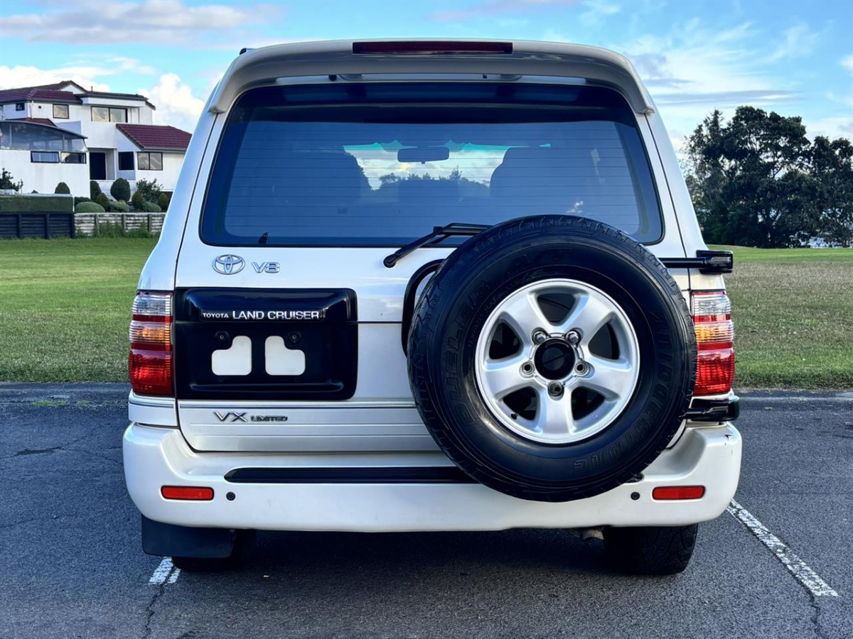 2001 Toyota Land Cruiser VX Limited, 5 Door, Station Wagon, 4-Speed Auto, 4WD, 8 seats, 4700cc, Petrol, 246,110km