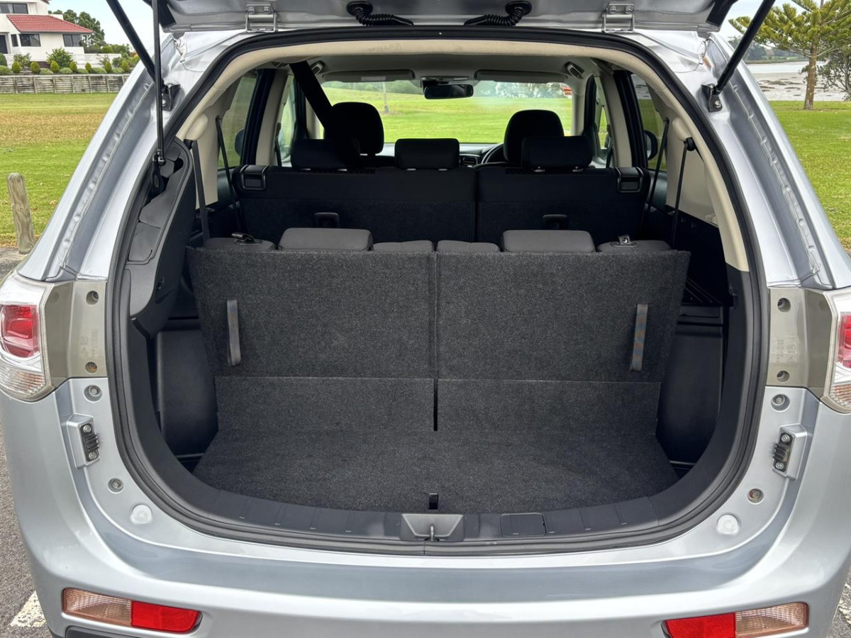 2013 Mitsubishi Outlander 2.4G 4WD 7 Seater, 5 Door, SUV, Automatic, Silver, 2400cc, Petrol, 90,336km