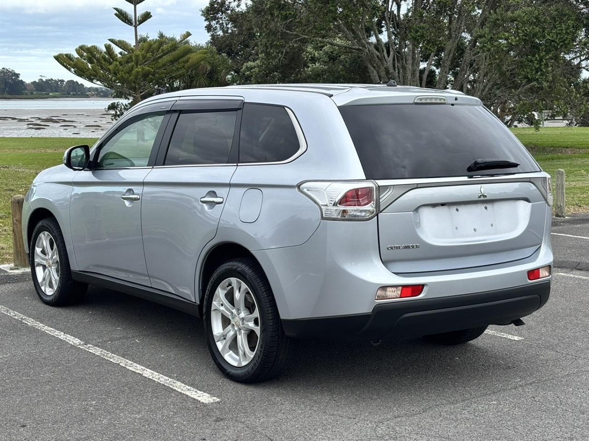 2013 Mitsubishi Outlander 2.4G 4WD 7 Seater, 5 Door, SUV, Automatic, Silver, 2400cc, Petrol, 90,336km