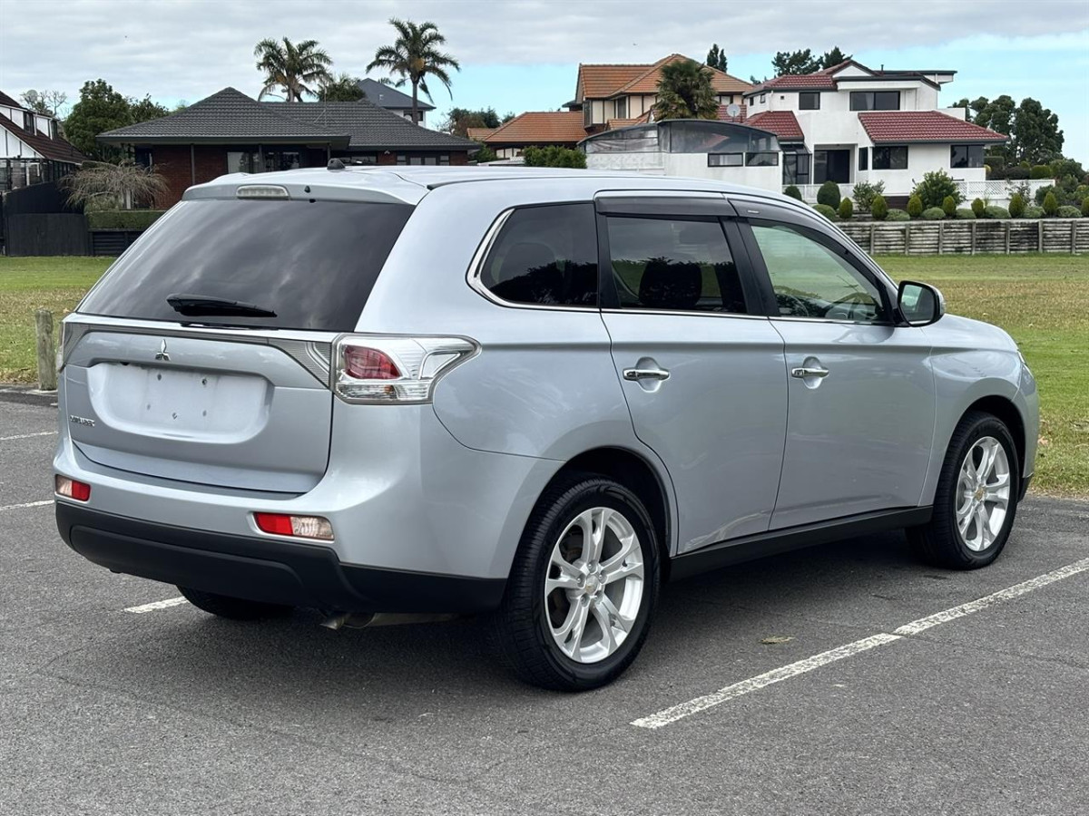 2013 Mitsubishi Outlander 2.4G 4WD 7 Seater, 5 Door, SUV, Automatic, Silver, 2400cc, Petrol, 90,336km