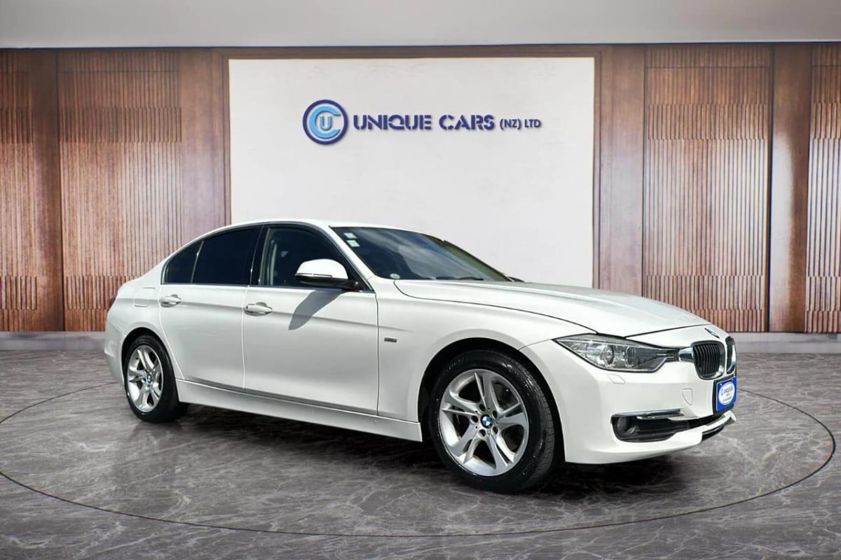 2013 BMW 320D Luxury Package, 5 Door, Sedan, Automatic, White, 5 Seats (Leather), 2000cc, Diesel, 87,458km