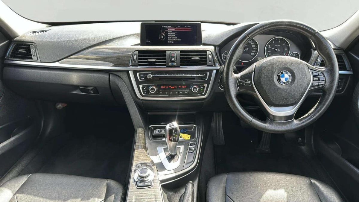 2013 BMW 320D Luxury Package, 5 Door, Sedan, Automatic, White, 5 Seats (Leather), 2000cc, Diesel, 87,458km
