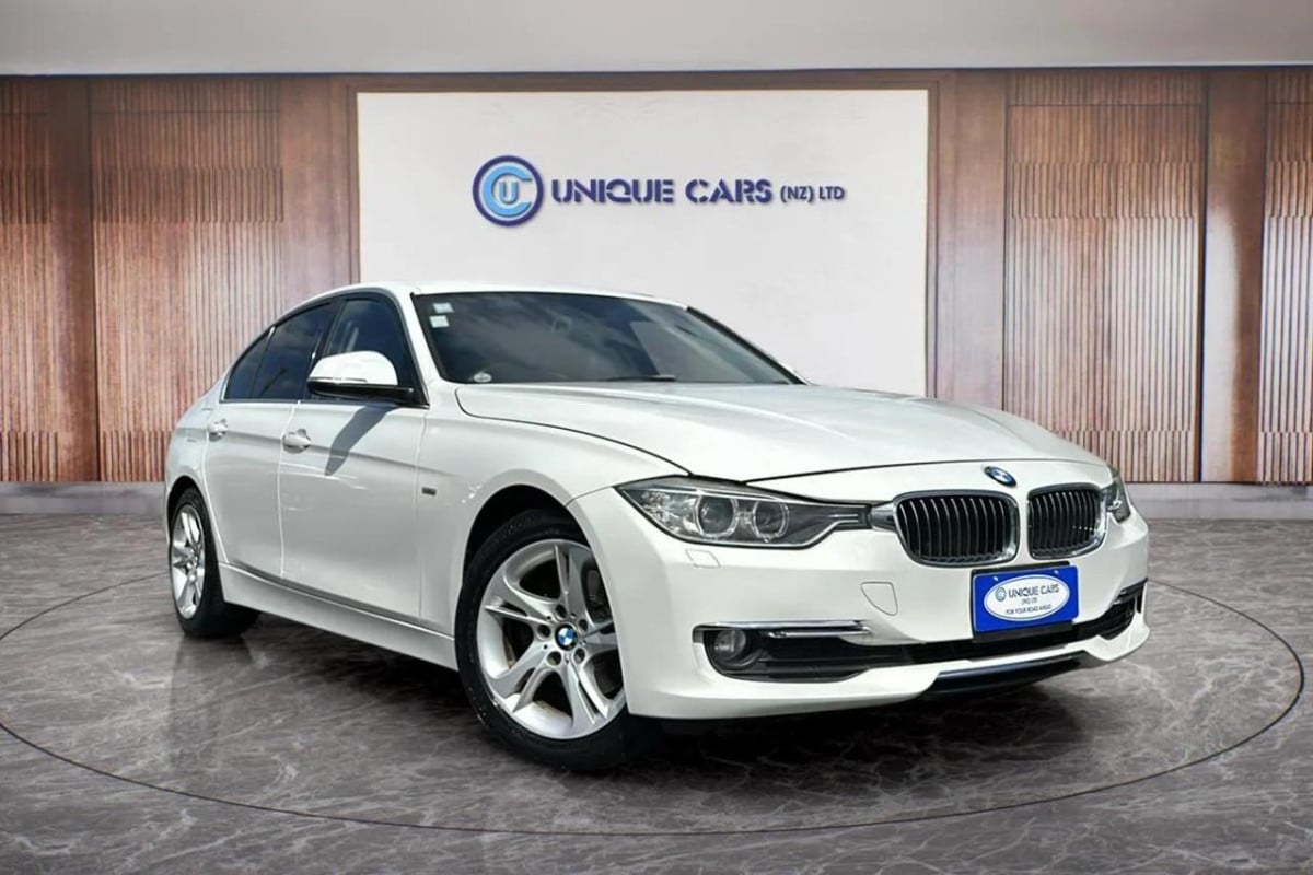 2013 BMW 320D Luxury Package, 5 Door, Sedan, Automatic, White, 5 Seats (Leather), 2000cc, Diesel, 87,458km