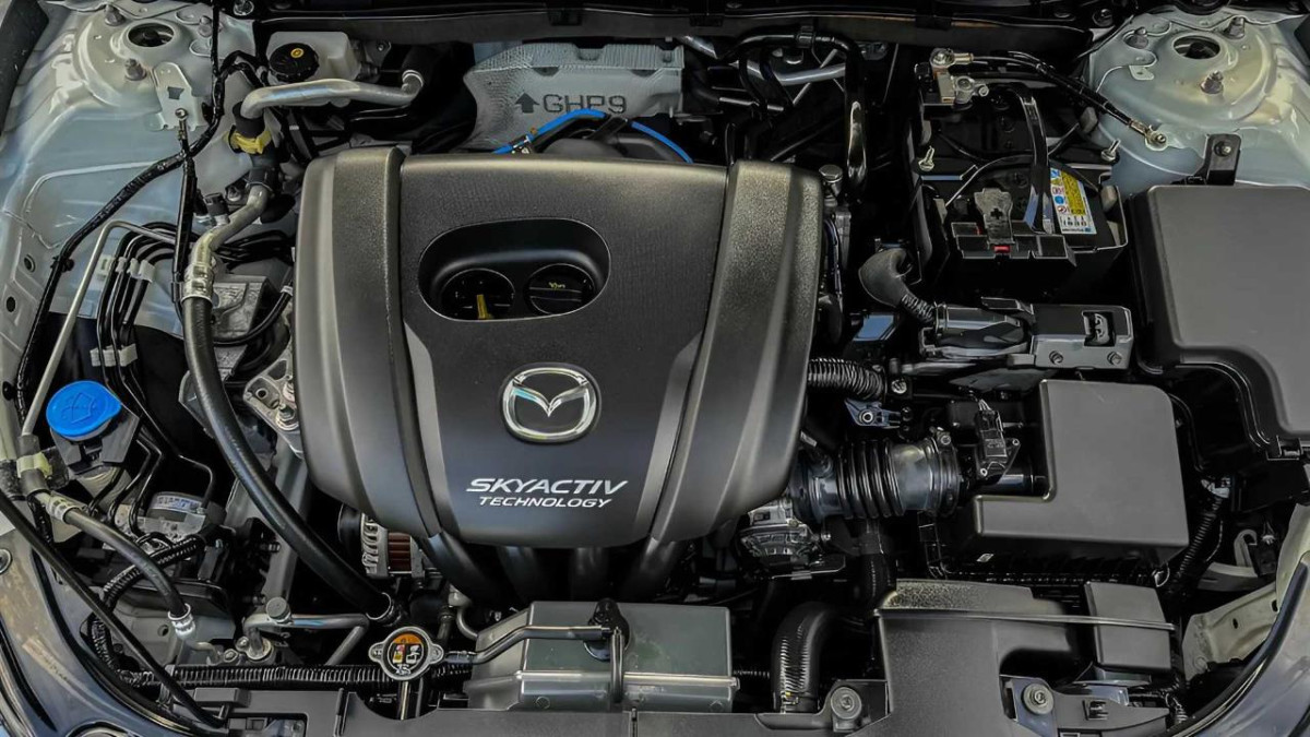 2014 Mazda Axela 15S Bose Audio, 4 Door, Sedan, Automatic, 5 seats, Burgandy, 1500cc, Petrol, 69,128km