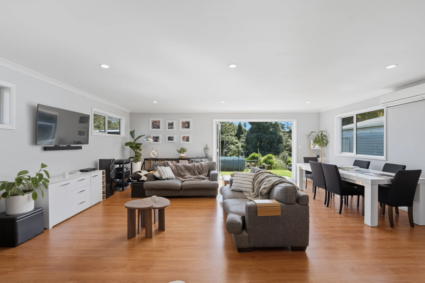 909m2 section, 158m2 4 beds 2 baths main houe PLUS a separate wing/sleepout with a 5th bedroom, bathroom, and covered deck, a massive covered patio with a professional-grade wood-fired pizza oven and a fully equipped outdoor bar area, a large carport, close to reserves, local shops, schools, 23 Tabitha Crescent Henderson, Auckland