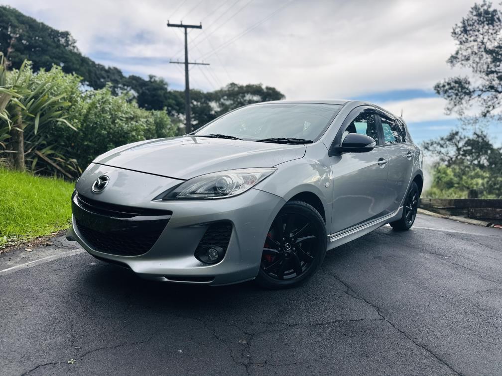 2013 Mazda Axela SPORTS !! STUNNING ALLOYS !! Hatchback Tiptronic, 5 seats, Silver, New Import, Petrol, 1,500 cc, 54,885 km