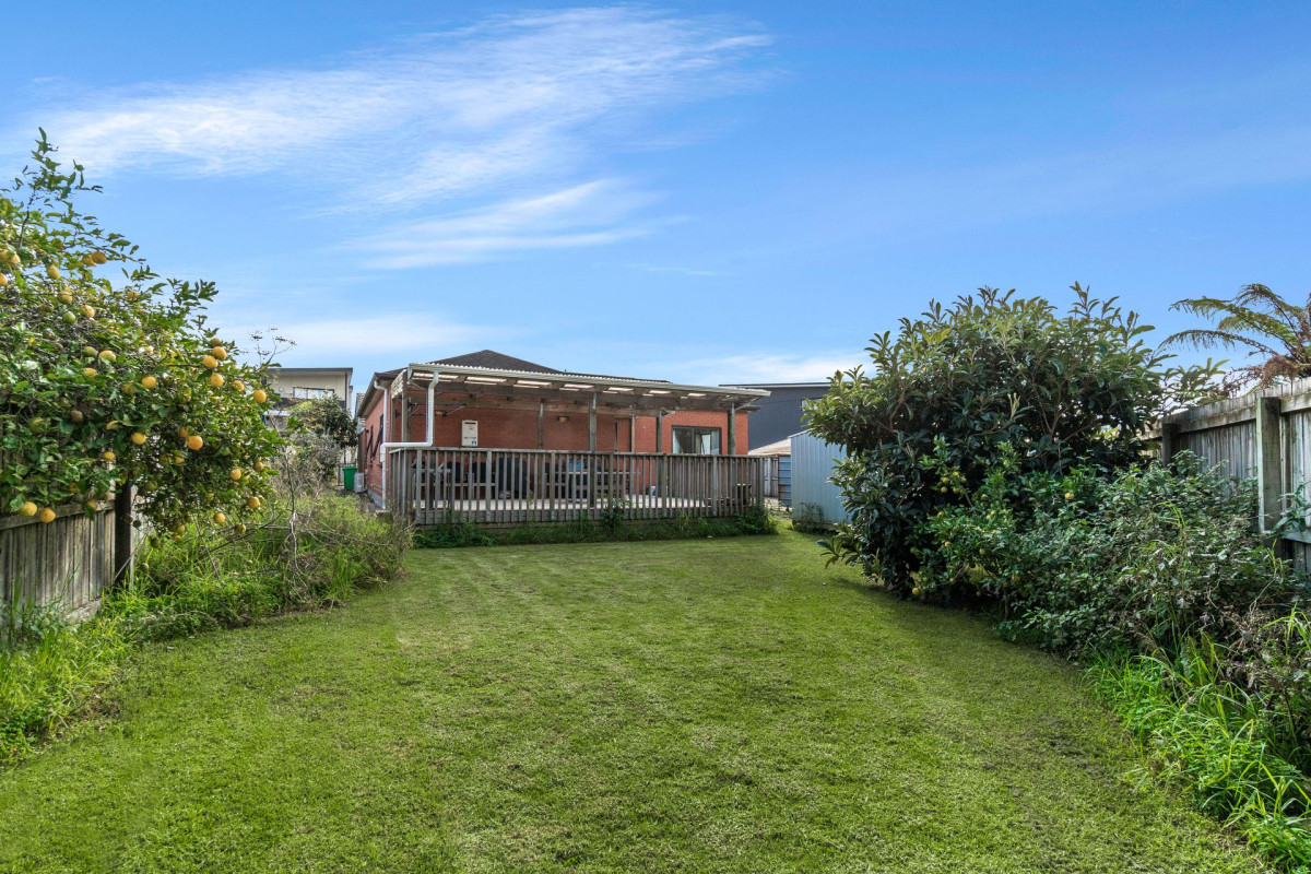 739m2 section, 166n2 Brick and tile 4 beds 2 baths house with carports, within walking distance to Peninsula Primary School and close to Kervil Park, playgrounds, local cafes, shops, 9 Gwendoline Avenue Te Atatu Peninsula, Auckland