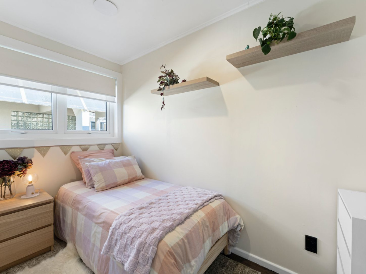 Must Sell, Owners relocating to South Island, 107m2 2 beds (1 ensuite) + study room 2baths home with garage, With access to Baradene College, St Thomas School and Selwyn College, 2/64 Allum Street, Kohimarama, Auckland