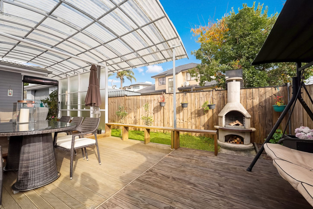 453m2 section, Selling After 27 Years To Downsize, 3 beds 2 baths house with 2 single garages, close to schools, shops, 10 Kelwyn Road, Kelston, Auckland