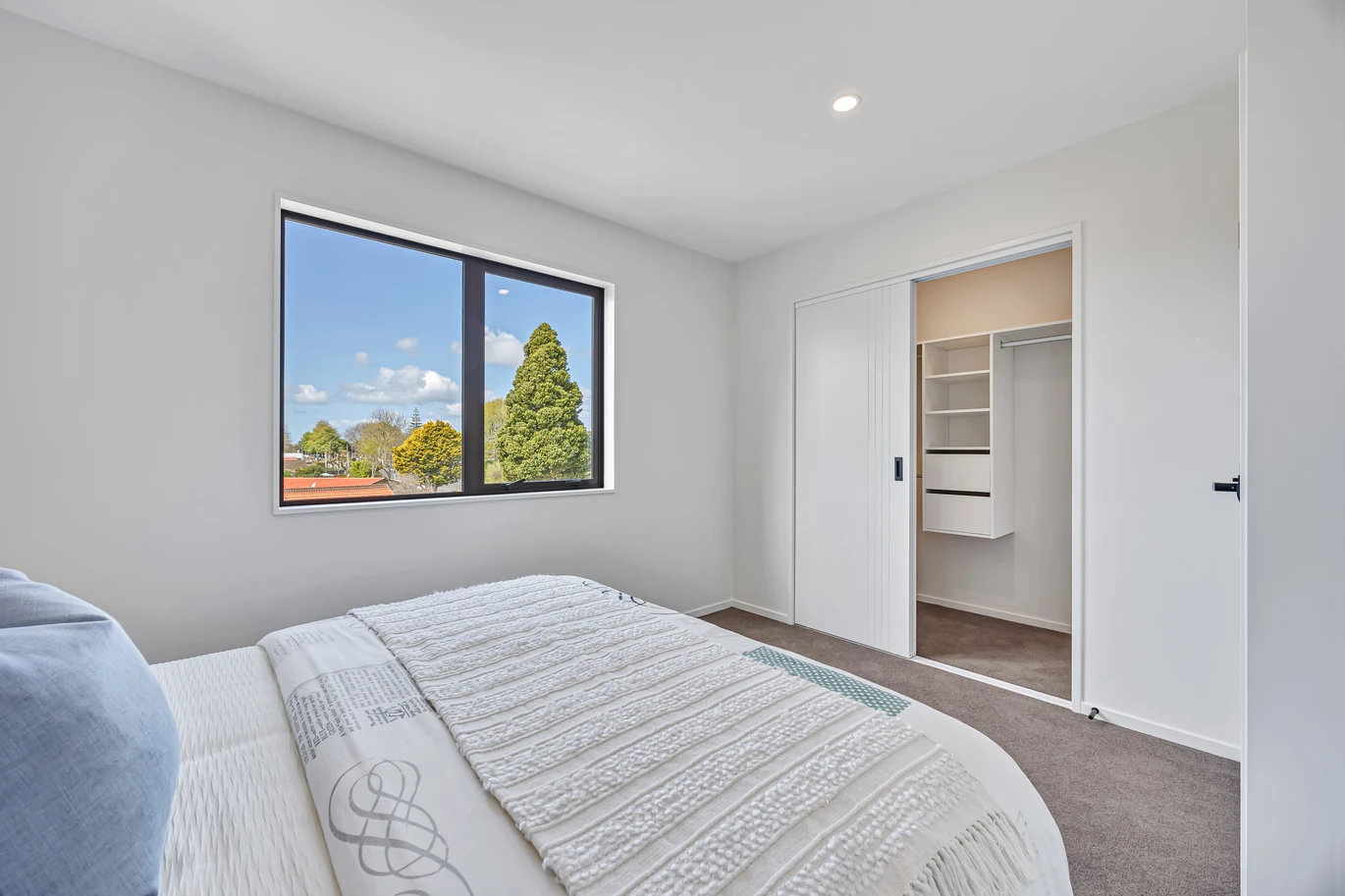 Brandnew 3 beds 2.5 baths home with garage, 1 ensuite ground floor, close to Woolworths, shops, parks, schools, 3/25 Taikata Road Te Atatu Peninsula, Auckland