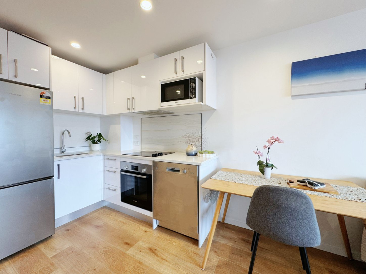 Double Grammar school zone, 30m2 1 bed 1 bath apartment, AUT = 100m or 1min walk, University of Auckland = 700m or 8min walk, Queen Street = 300m or 4min walk, zoned for Auckland Grammar School, Auckland Girls’ Grammar School, Ponsonby Intermediate, Freemans Bay School, 906/57 Wakefield Street, Auckland Central, Auckland
