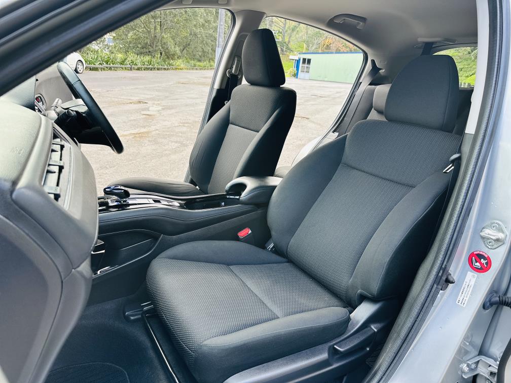 2015 Honda Vezel HYBRID !! HIGH SPEC !! RV/SUV Tiptronic, 5 seats, Silver,New Import, Hybrid, Petrol, 1,500 cc, 28,926 km